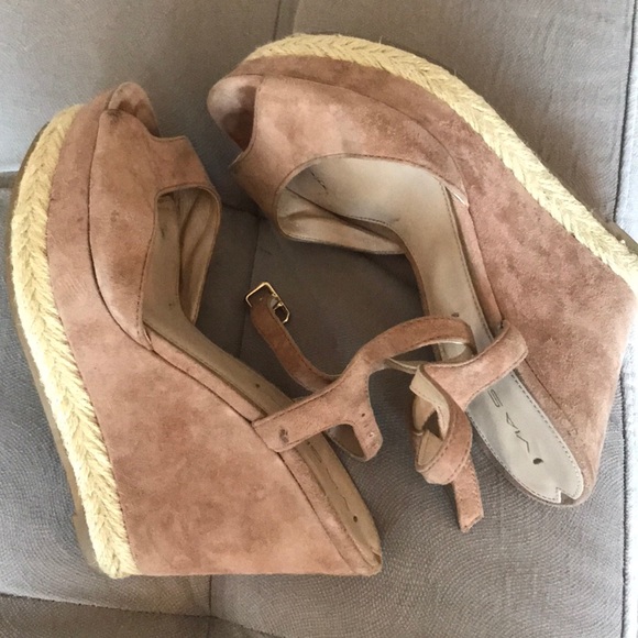 Shoes - Picture 2 of 3